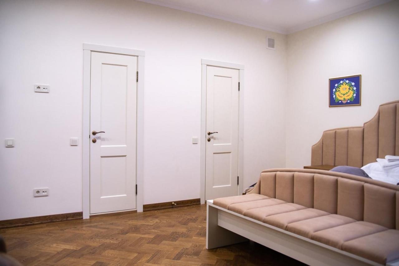 Melania Hotel Uman Exterior photo