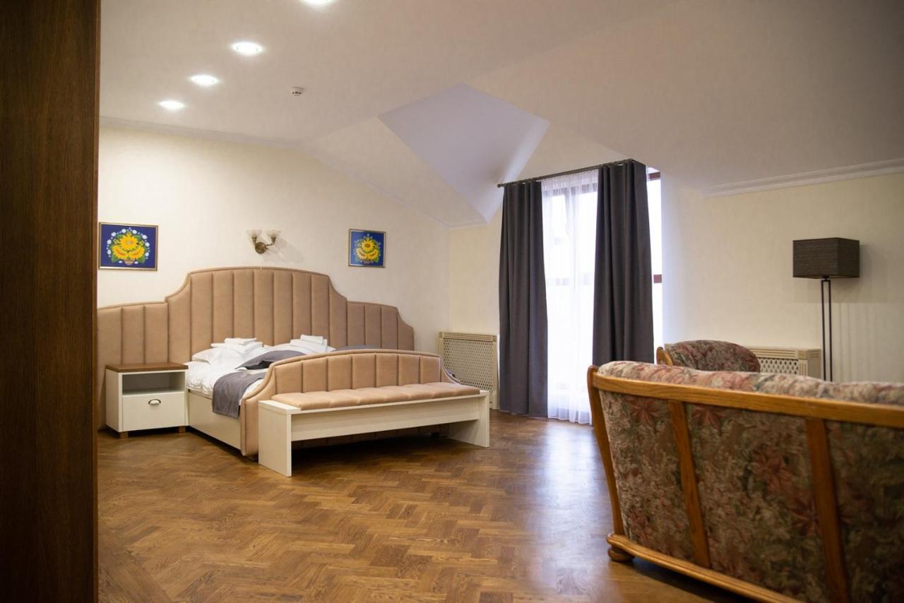 Melania Hotel Uman Exterior photo
