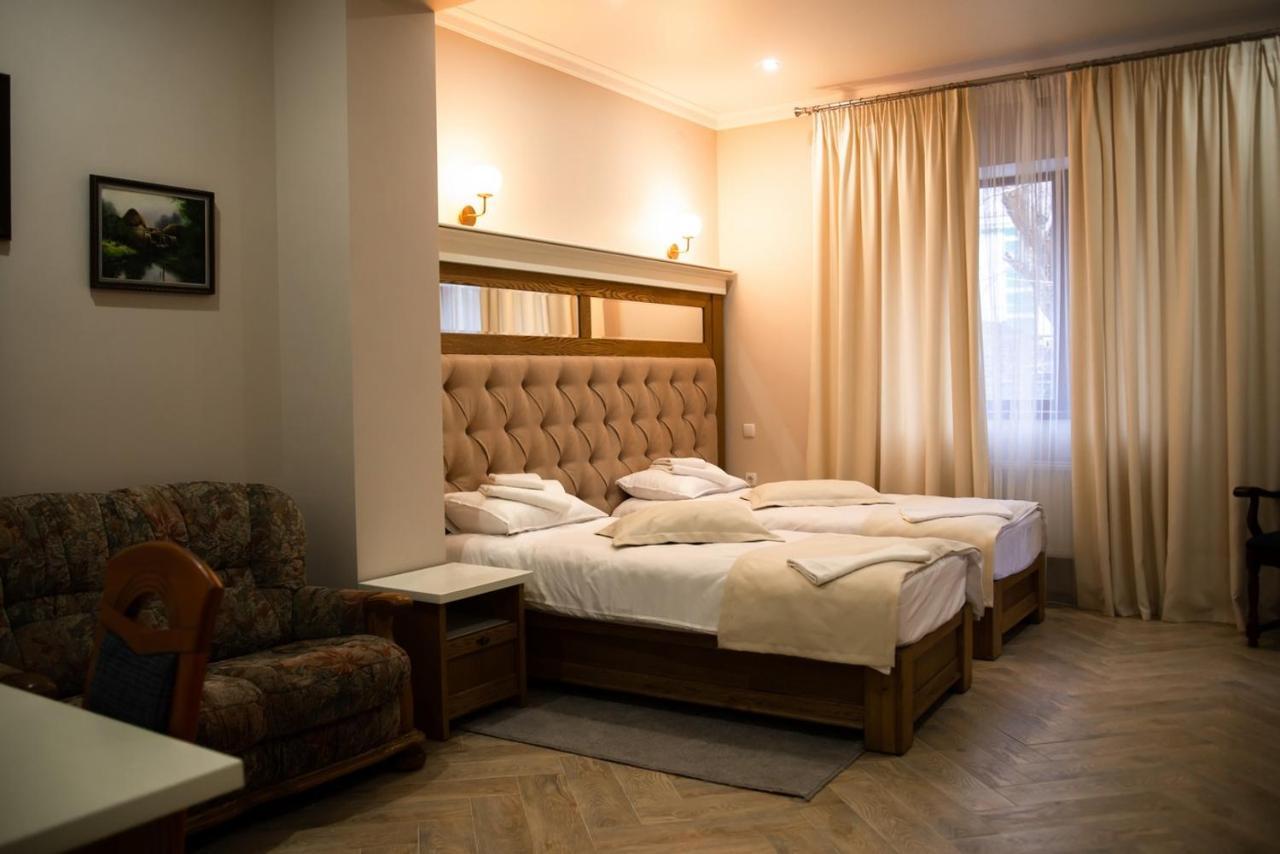 Melania Hotel Uman Exterior photo